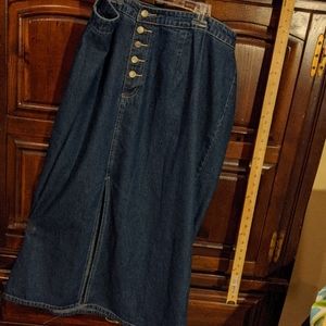 Plus size 22/24 denim skirt w front slit